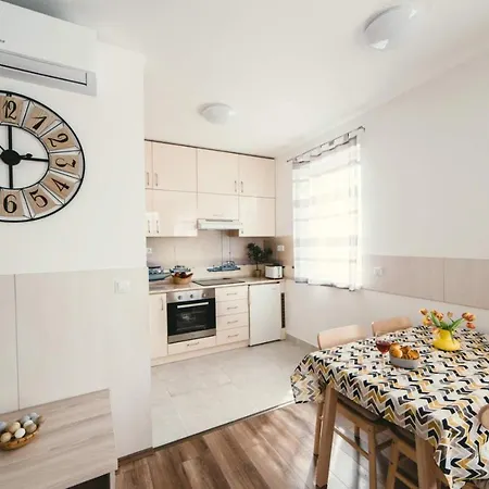 Apartment D&b Lelle *